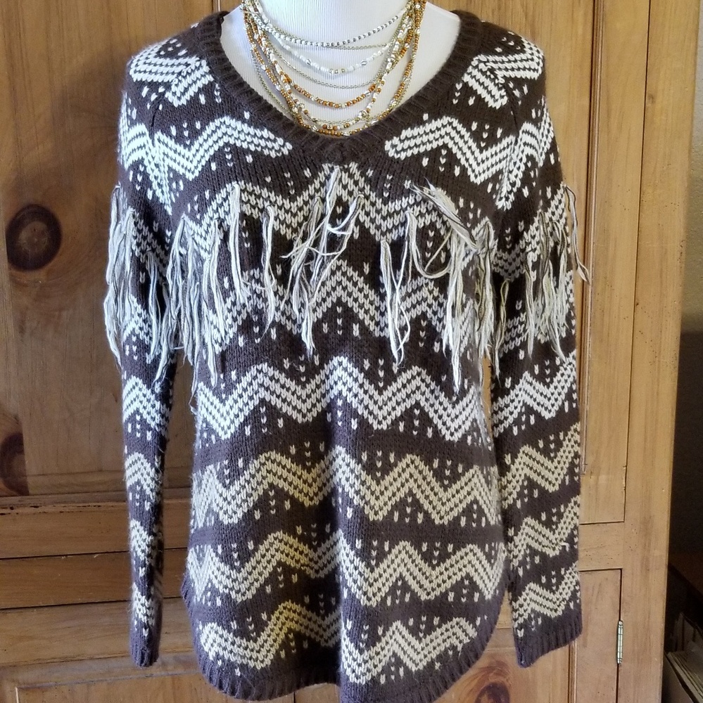 Romeo + Juliet Couture Sweater